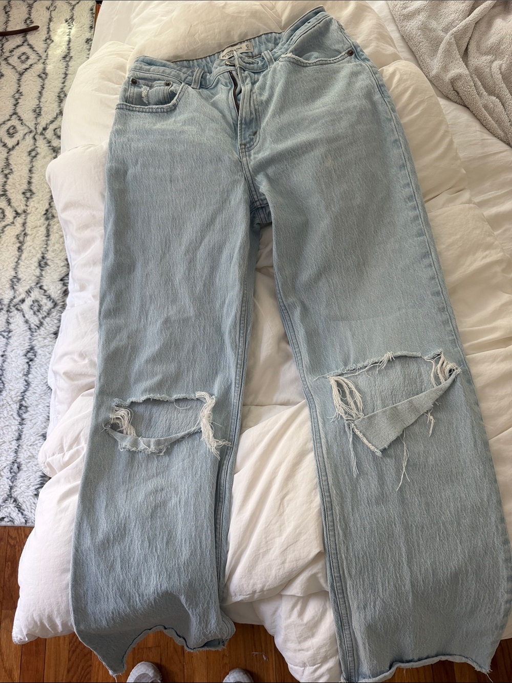 Abercrombie & Fitch Light Blue Distressed Women’s Jeans